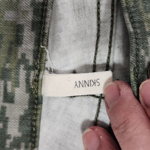 Rag & Bone Camo Digital Print Skinny Jeans - Picture 7 of 9